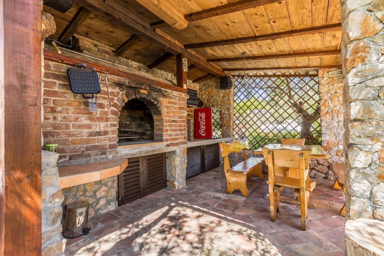 Holiday Home Olive Garden Brzac Buitenkant foto
